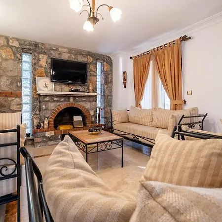 Oludeniz'de Genis Bahceli Villa-awz204 Fethiye