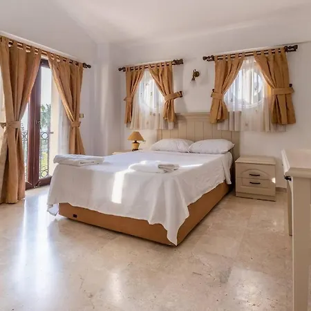 Oludeniz'de Genis Bahceli Villa-awz204 Fethiye