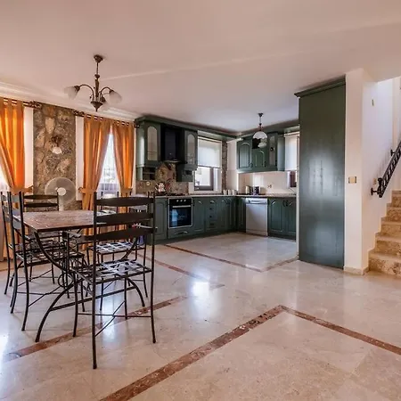 Oludeniz'de Genis Bahceli Villa-awz204