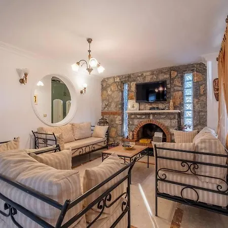 Villa Oludeniz'de Genis Bahceli Villa-awz204 Fethiye
