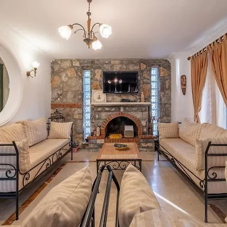 Villa Oludeniz'de Genis Bahceli Villa-awz204 *