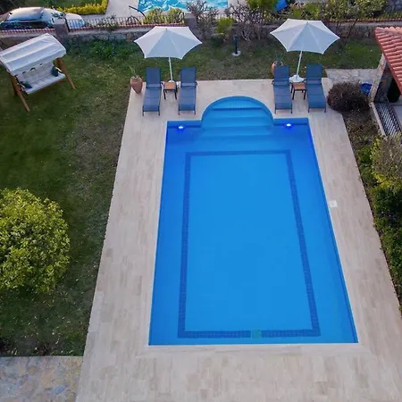 Oludeniz'de Genis Bahceli Villa-awz204 Fethiye